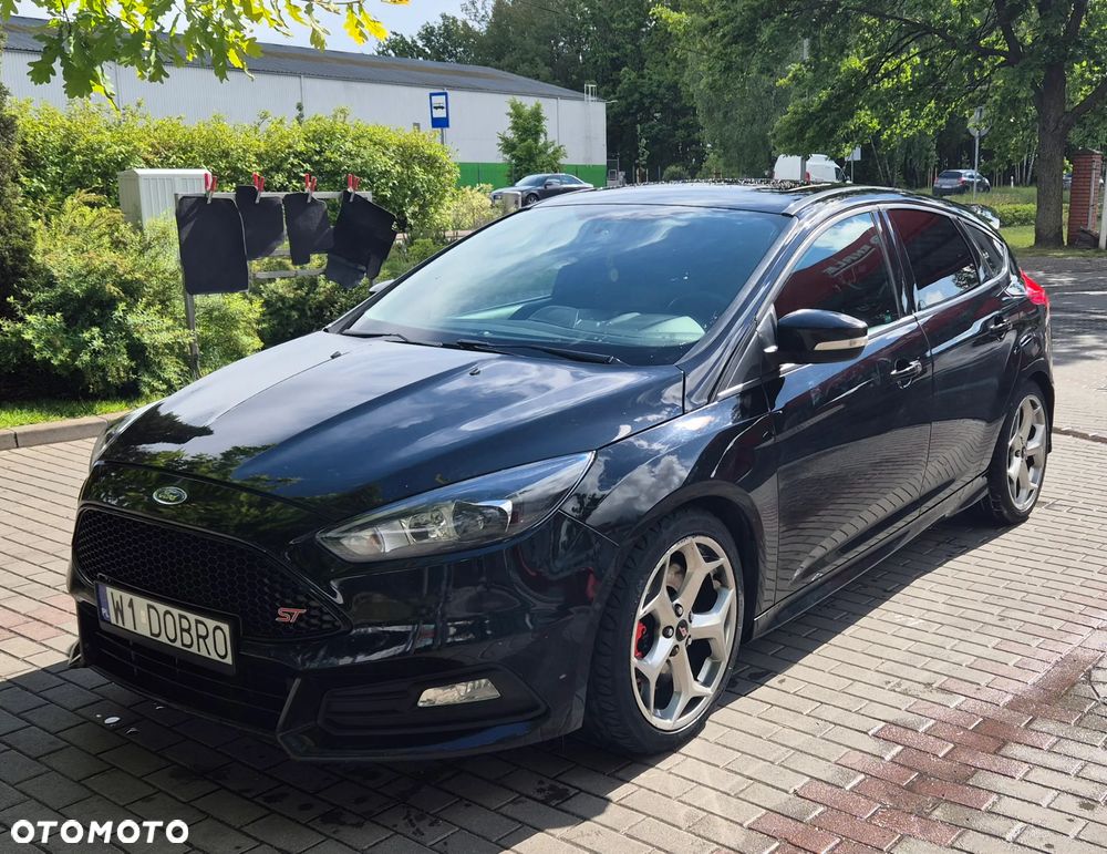 Ford Focus 2.0 EcoBoost ST mit Leder-Sport-Paket - 1