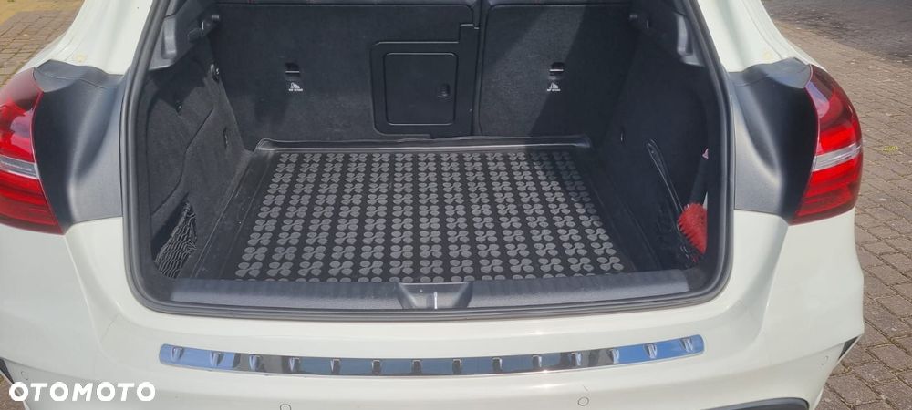 Mercedes-Benz GLA 220 4-Matic AMG Line - 13