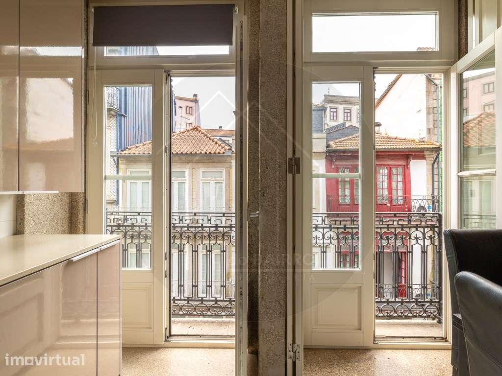 T0+1 Duplex, Vista para a Rua das Flores-Baixa do Porto - Grande imagem: 2/23