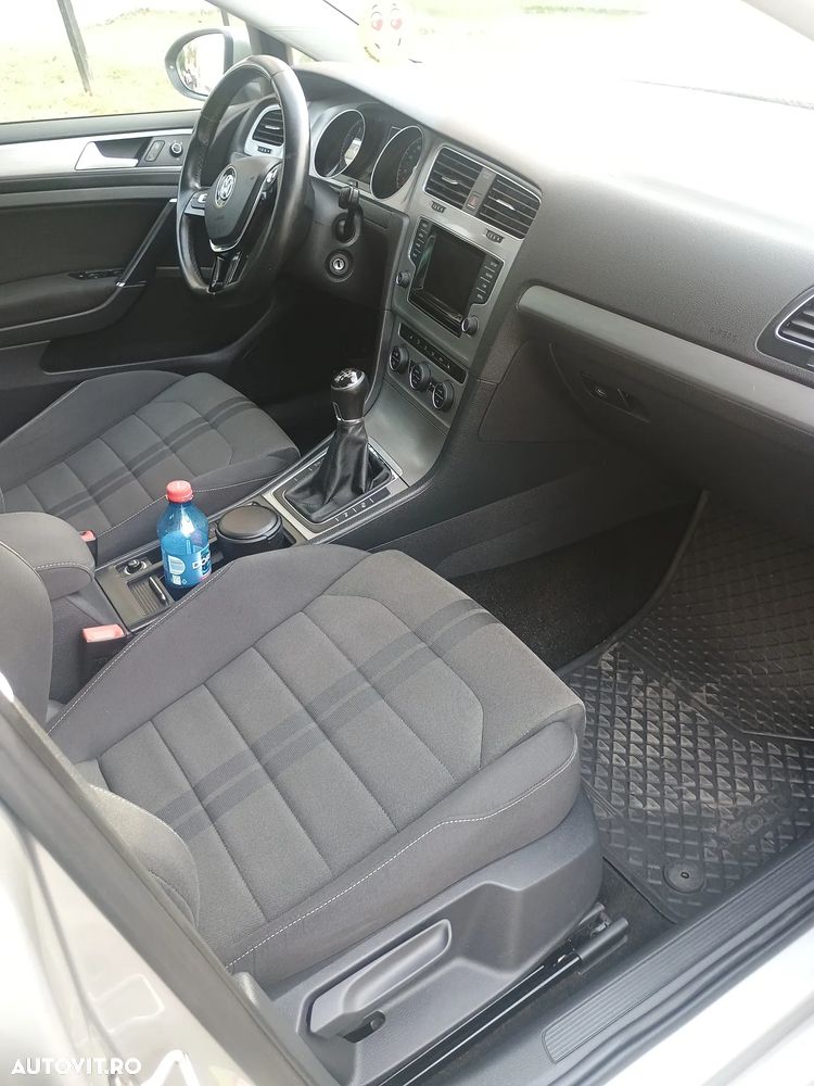 Volkswagen Golf - 6