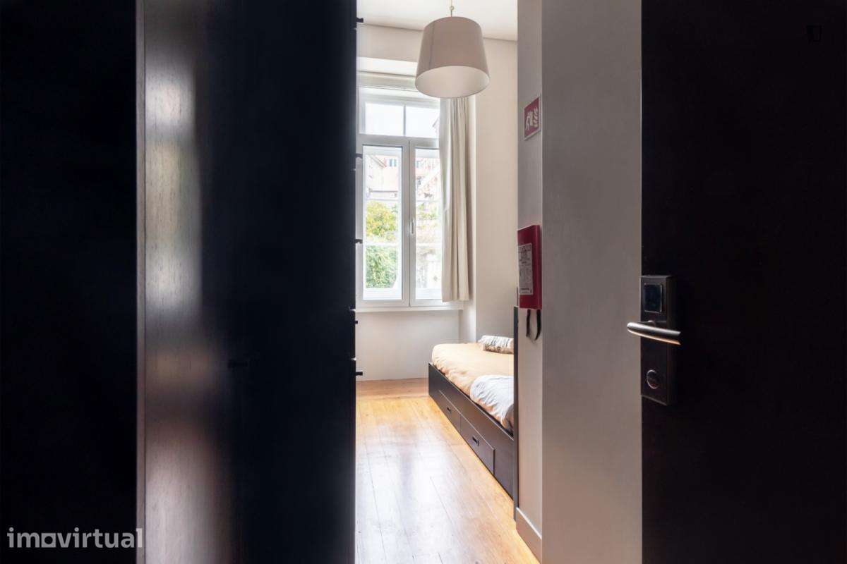 Quarto - localizado em Alta Universitária Coimbra - Grande imagem: 4/15
