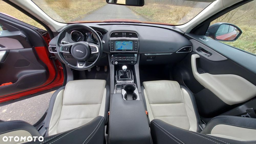 Jaguar F-Pace 20d AWD R-Sport - 21