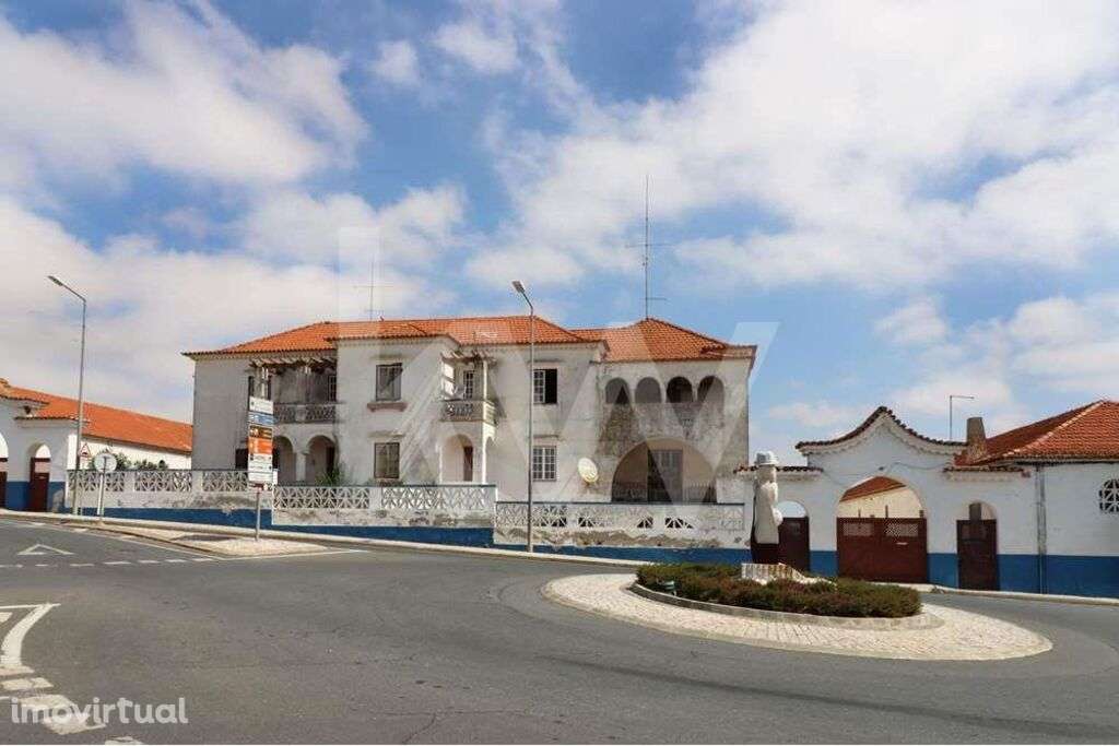 Moradia senhorial com terreno e 32 assoalhadas em Aljustrel. - Grande imagem: 4/60