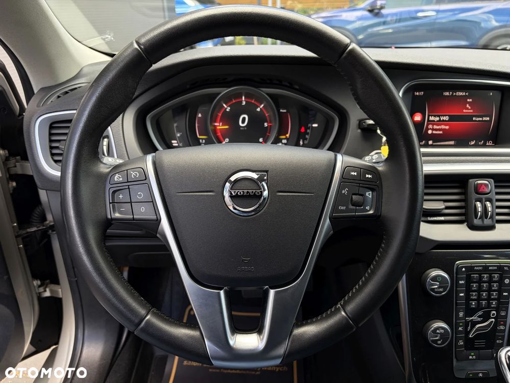Volvo V40 D4 Geartronic Momentum - 22
