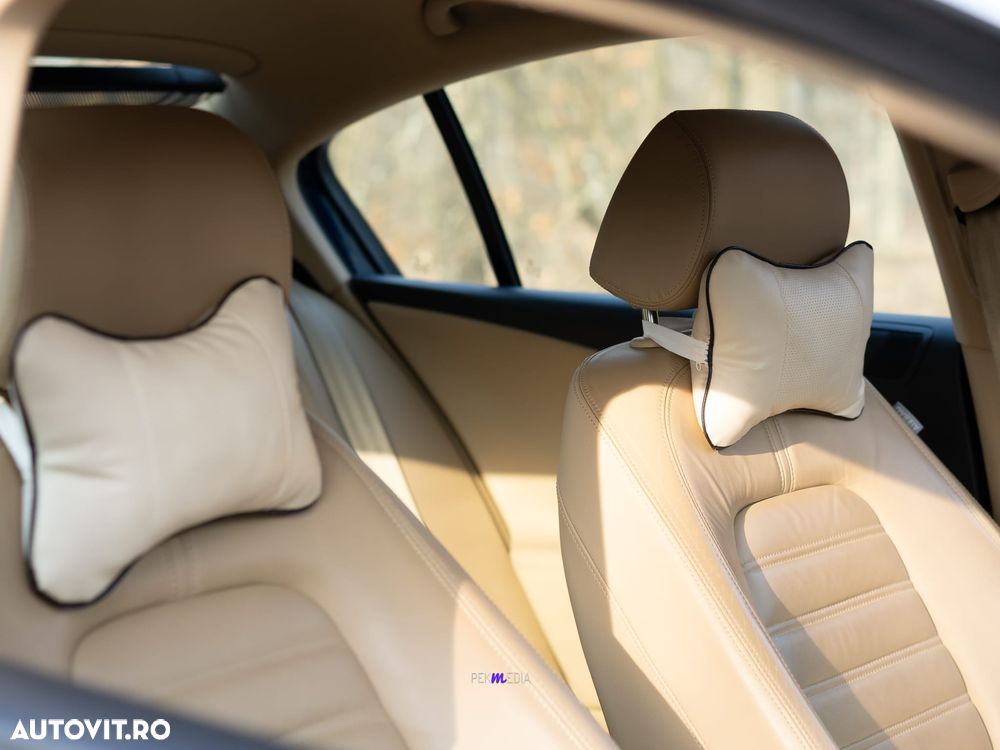 Volkswagen Passat 2.0 TDI Individual - 12