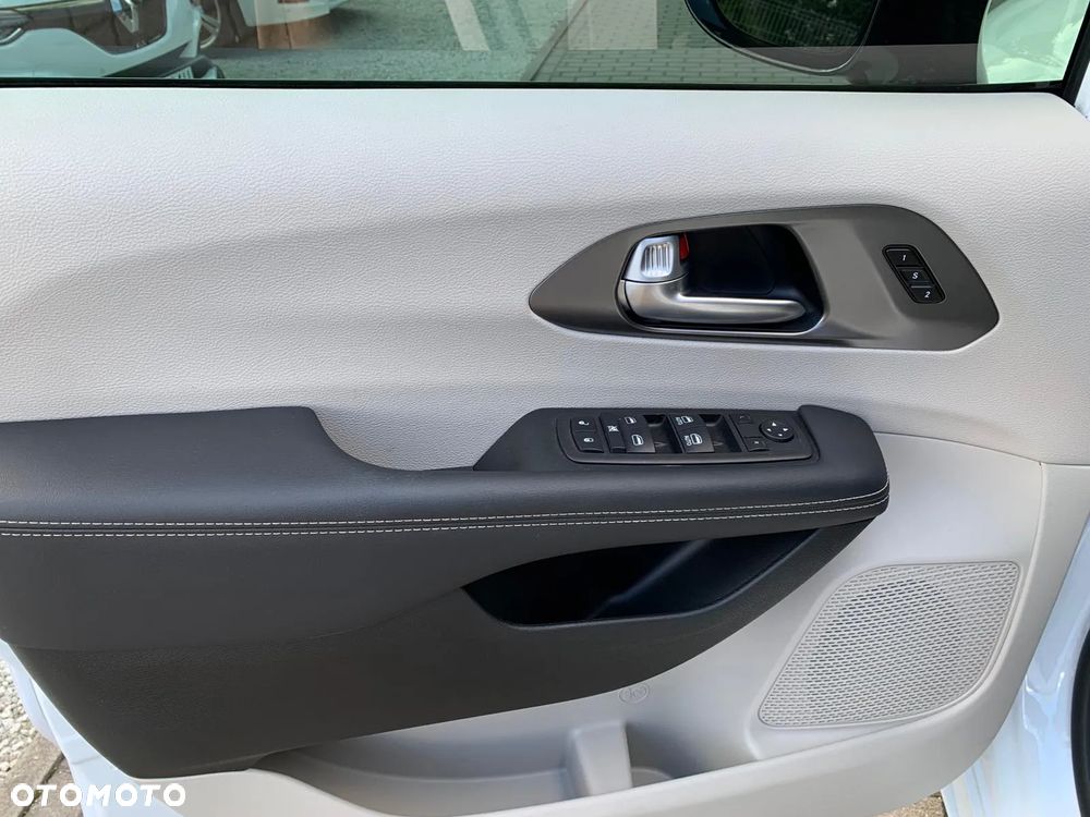 Chrysler Pacifica - 19