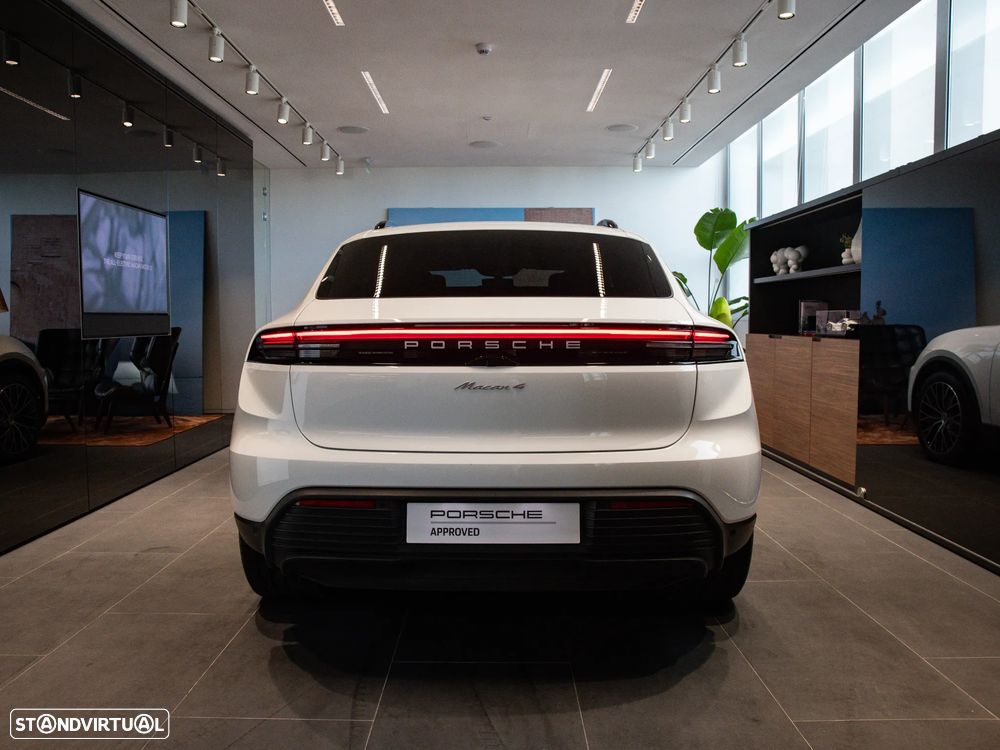 Porsche Macan Electric 4 - 11