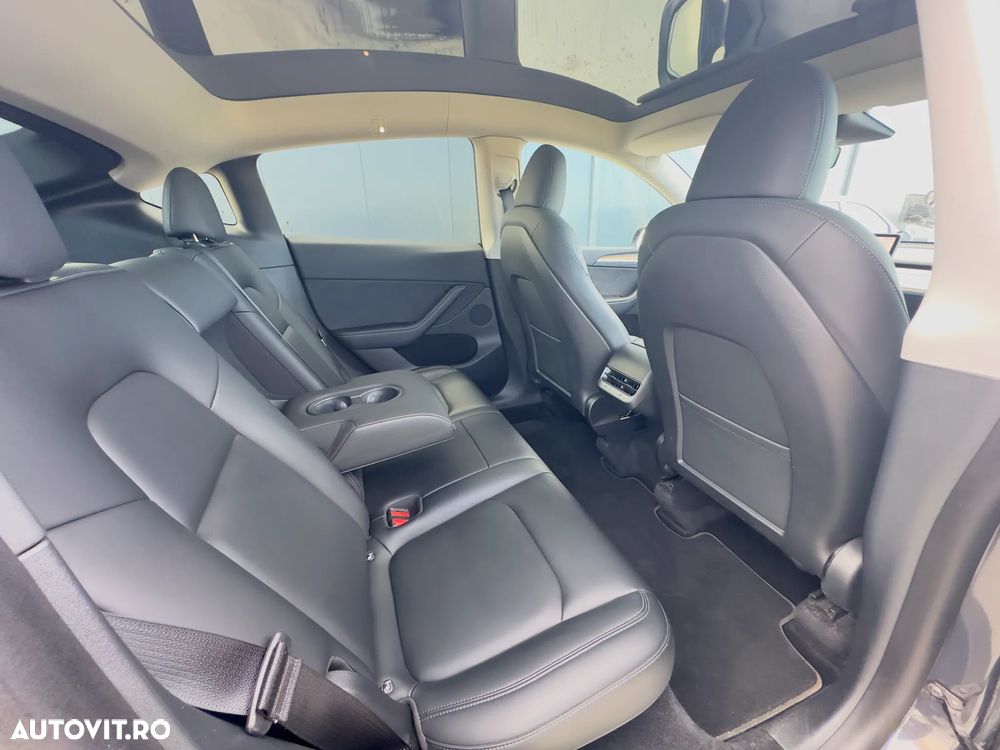 Tesla Model Y - 34