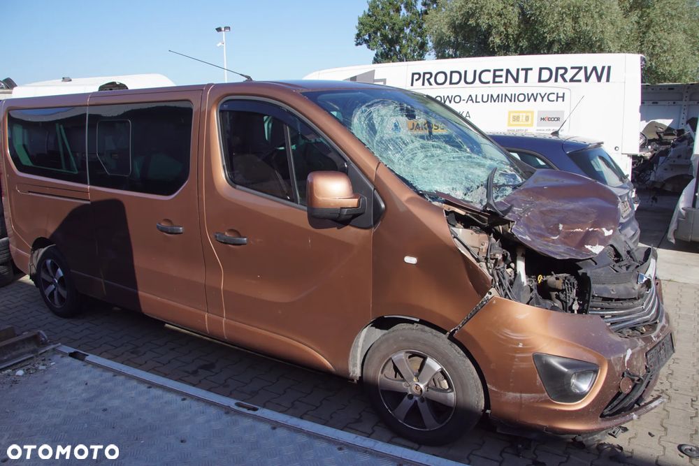 Auto na części - Opel Vivaro B 1.6 CDTI BiTurbo 146 KM R9M452 PF6050 L41R 2018R Silnik Skrzynia Drzwi Zderzak Błotnik Lampa Lusterko Klamka Szyba Deska Kokpit Sterownik Moduł Czujnik Licznik Wyświetlacz Panel Kierownica - 7