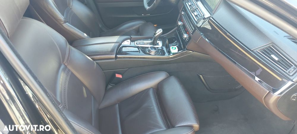 BMW Seria 5 530d xDrive AT - 17