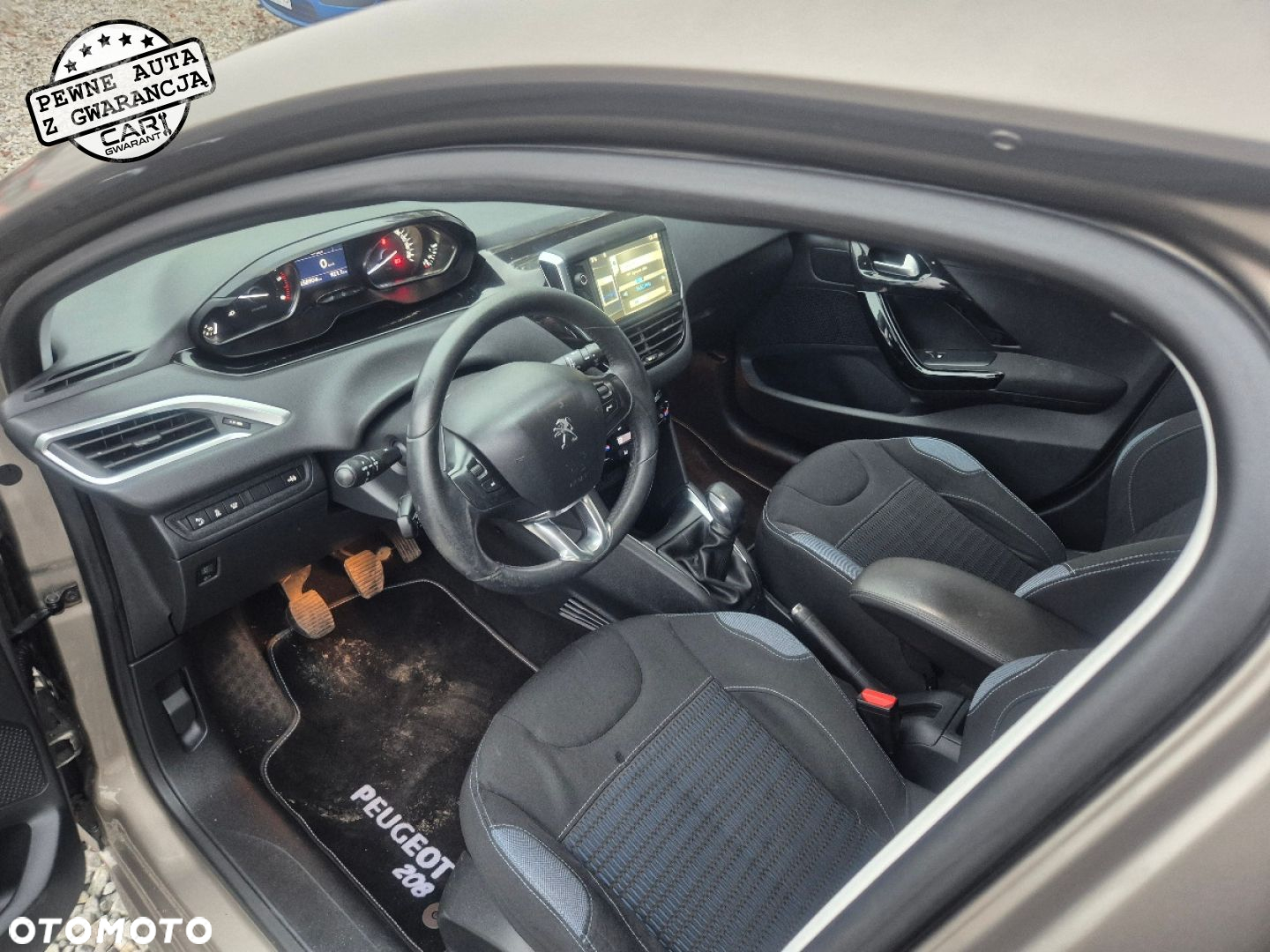 Peugeot 208 - 12