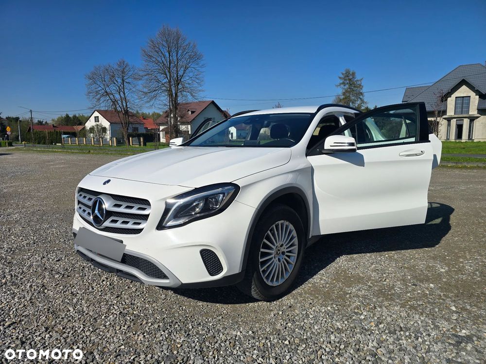 Mercedes-Benz GLA 180 7G-DCT - 22