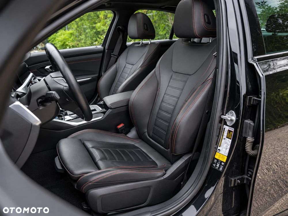 BMW Seria 3 330i xDrive M Sport - 12