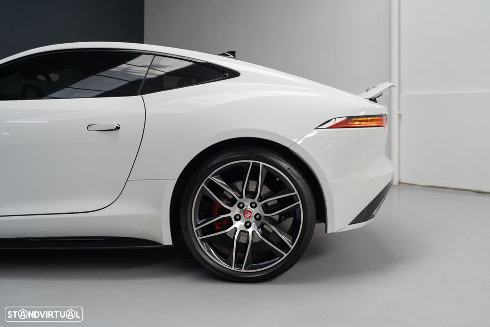 Jaguar F-Type 2.0 i4 Chequered Flag - 34