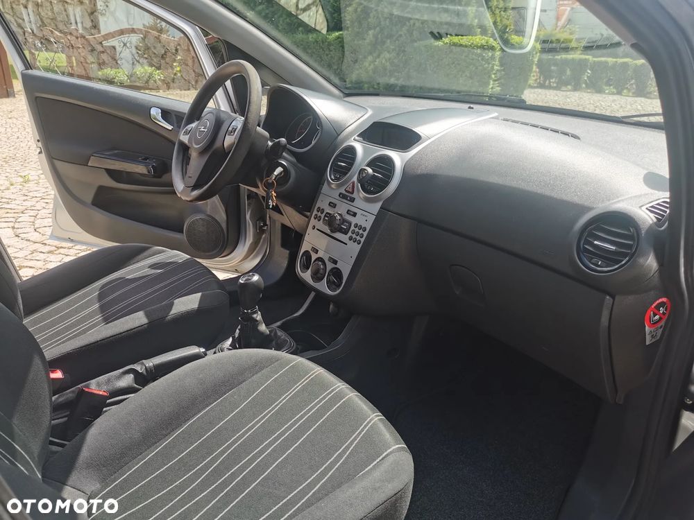 Opel Corsa 1.4 16V Satellite - 9