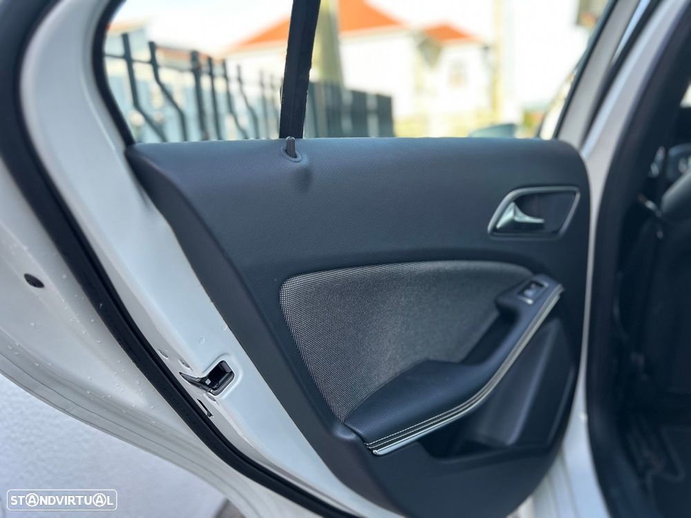 Mercedes-Benz A 180 d AMG Line - 18