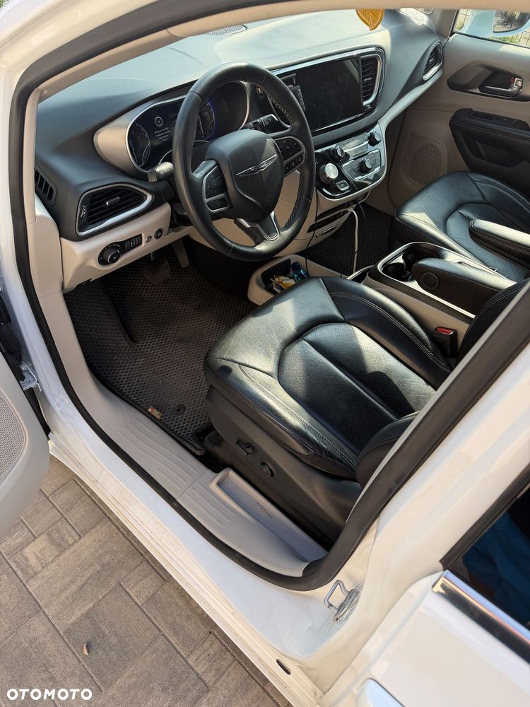 Chrysler Pacifica - 6
