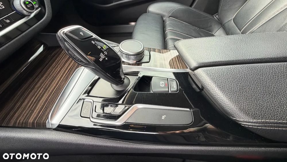 BMW Seria 5 520d Sport Line - 19