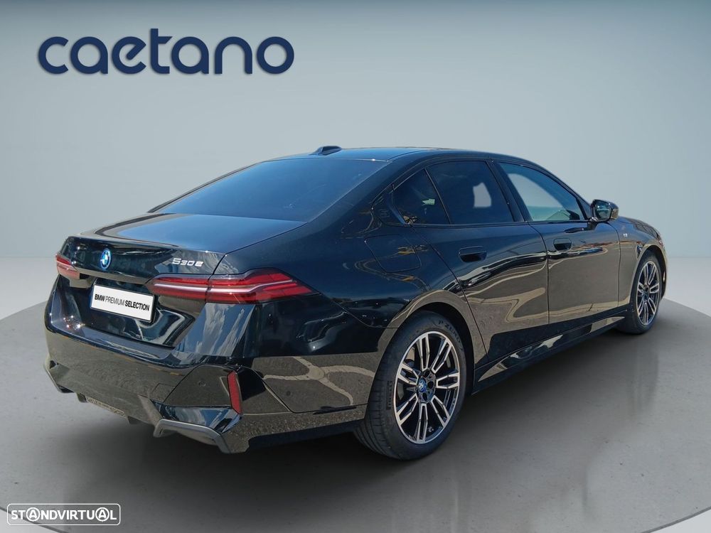 BMW 530 e Pack Desportivo M - 8