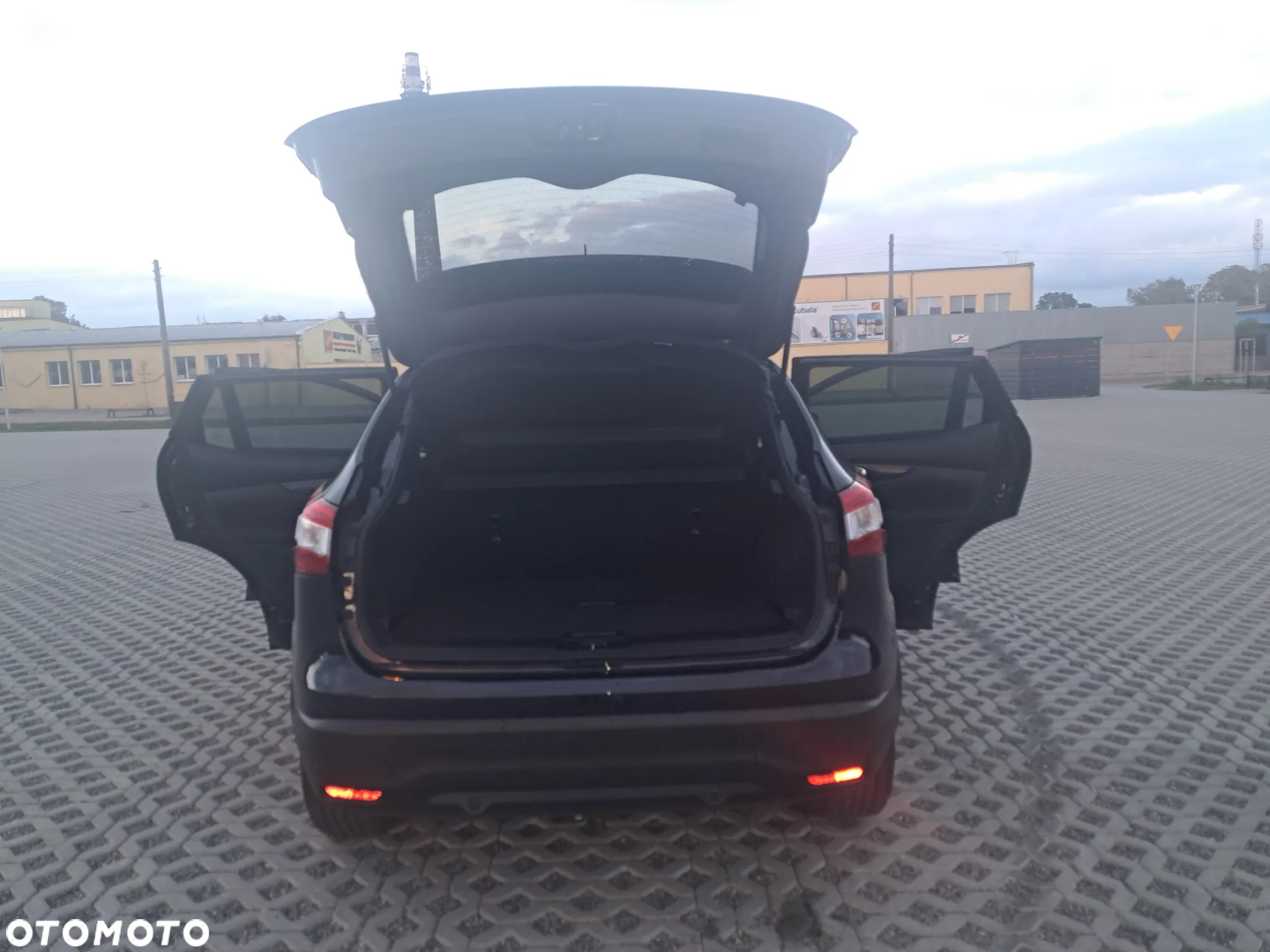 Nissan Qashqai 1.2 DIG-T N-Connecta EU6 - 14