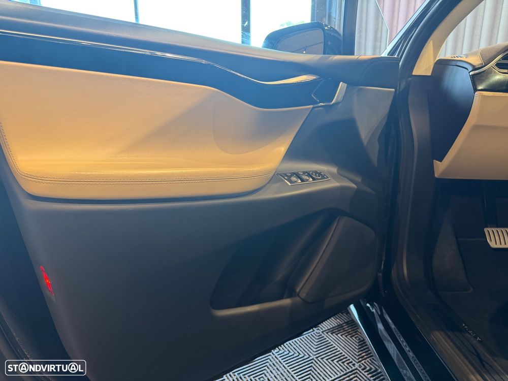 Tesla Model X P100D - 19