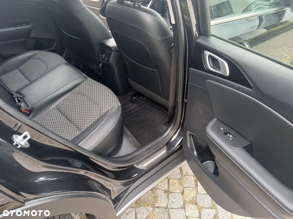 Kia XCeed - 32