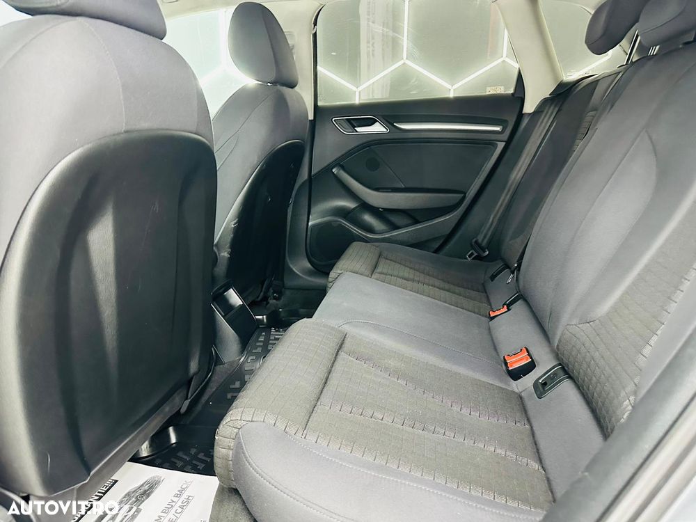 Audi A3 ack 1.6 TDI S-tronic Attraction - 16