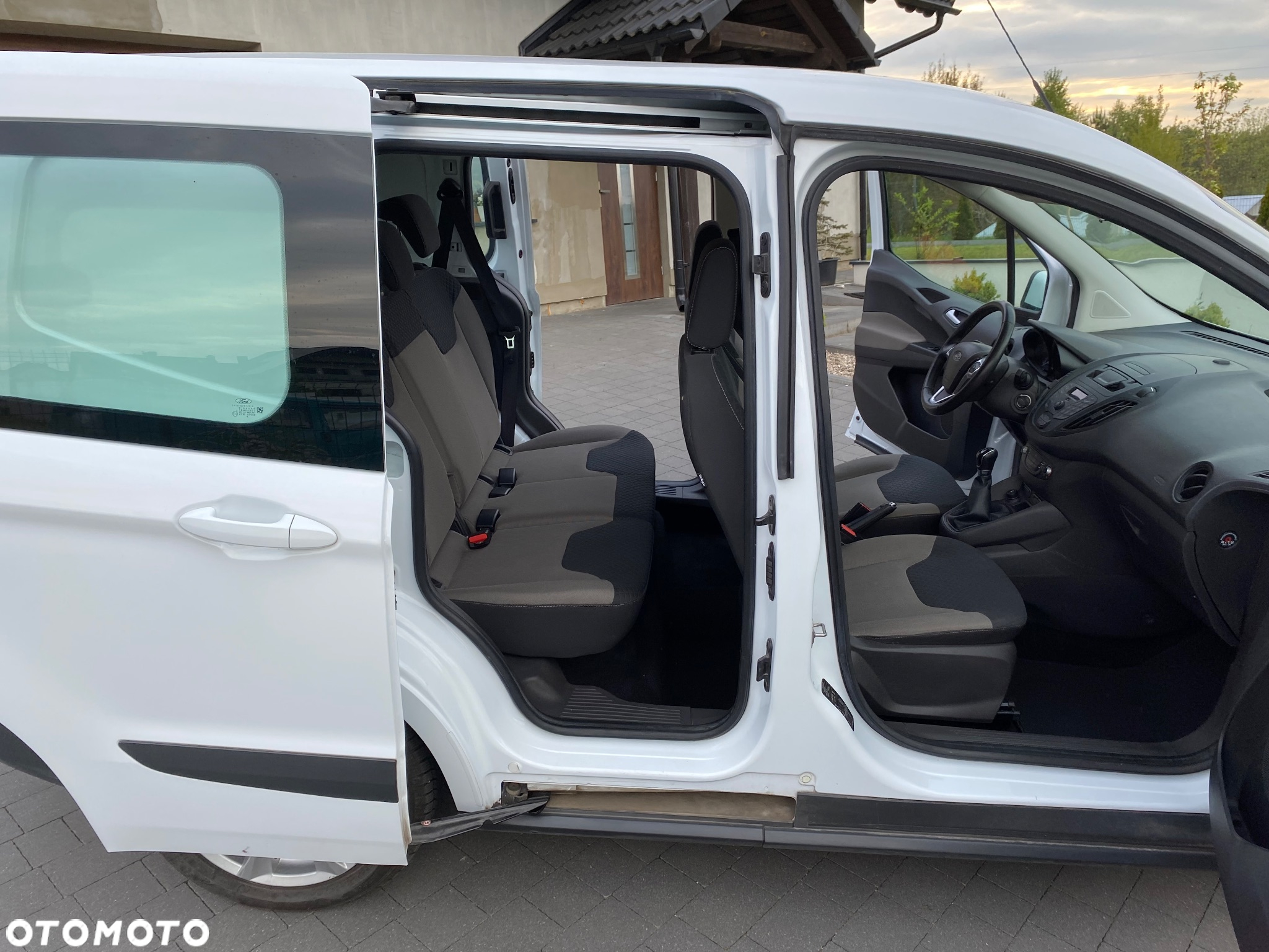 Ford Transit Courier 1.0 EcoBoost Ambiente - 10