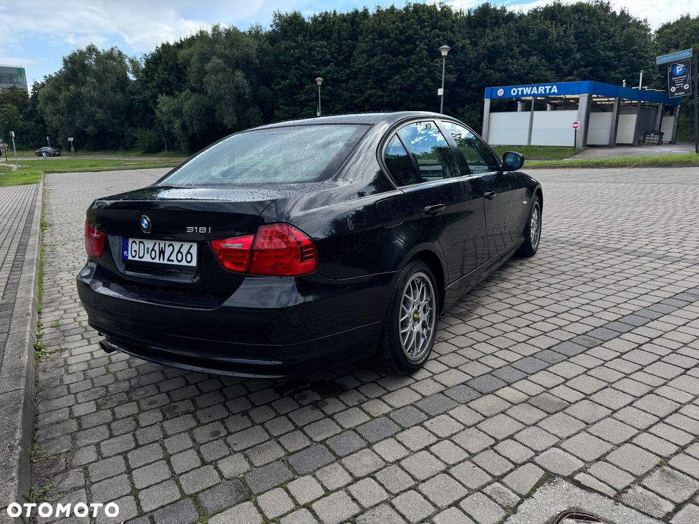 BMW Seria 3 318i - 4
