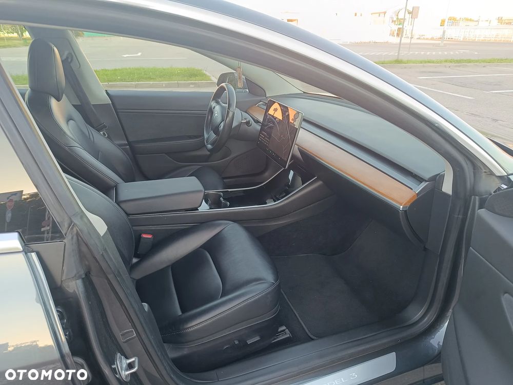 Tesla Model 3 - 9
