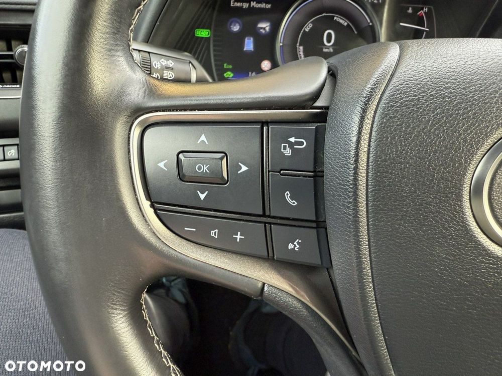 Lexus UX - 34