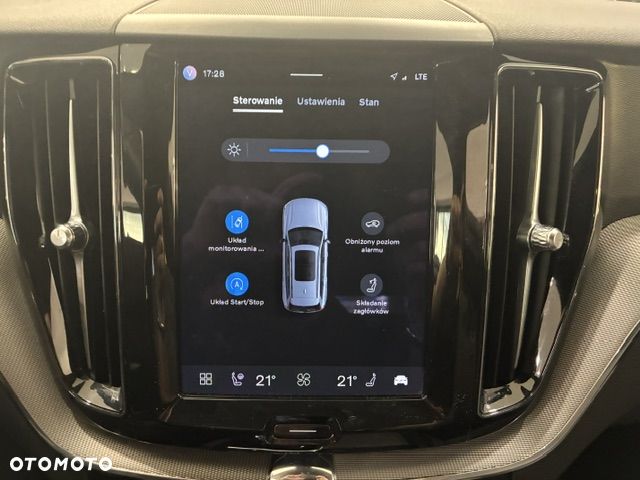 Volvo XC 60 B4 B Plus Dark - 30