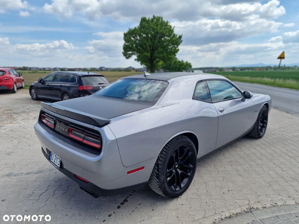 Dodge Challenger - 10