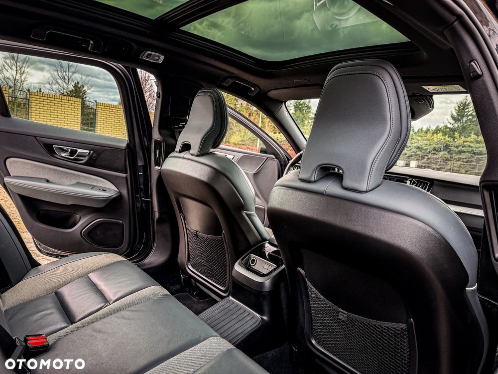 Volvo V60 T8 AWD Twin Engine Geartronic R-Design - 26