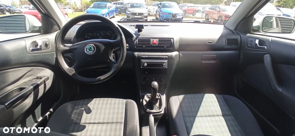 Skoda Octavia 1.6 Combi - 6
