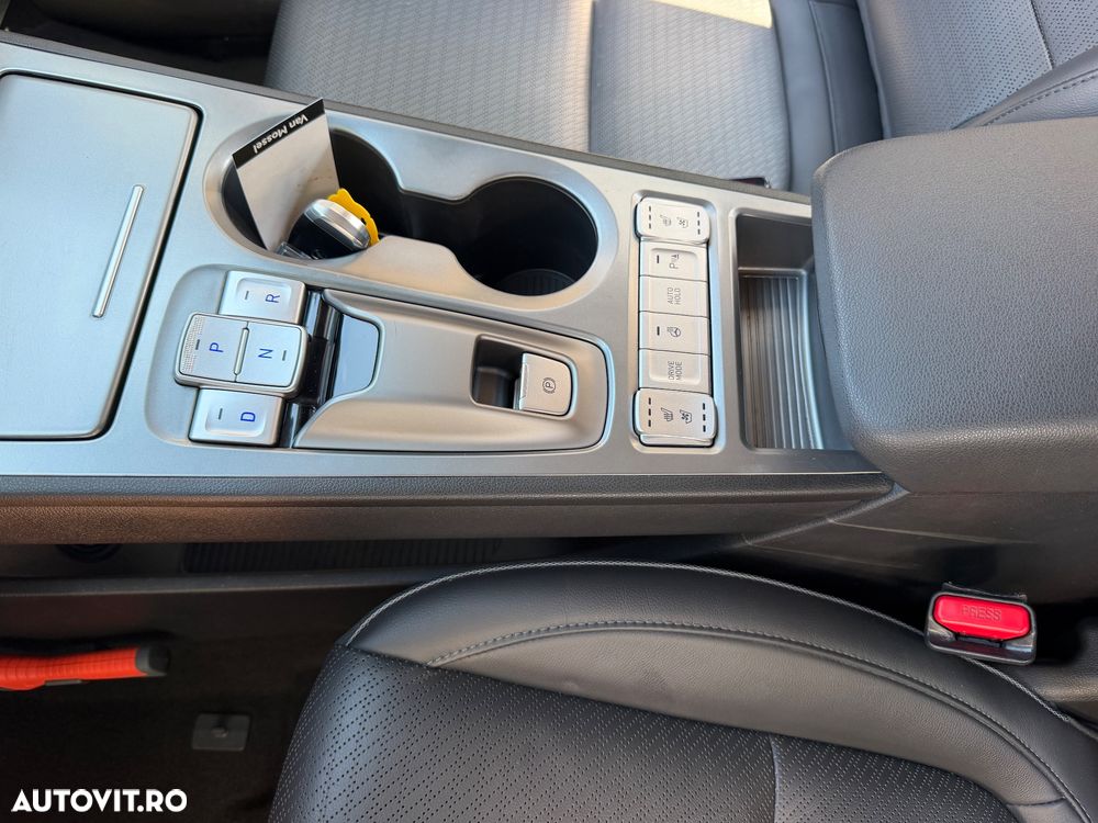 Hyundai KONA - 16