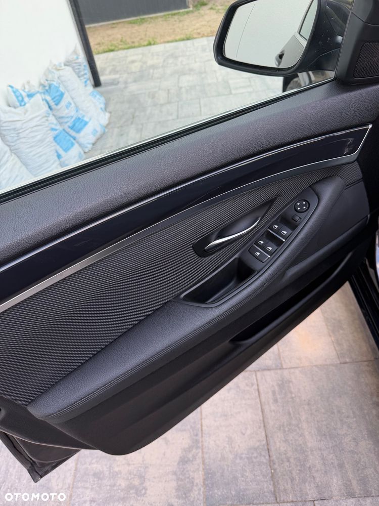 BMW Seria 5 530d xDrive - 15