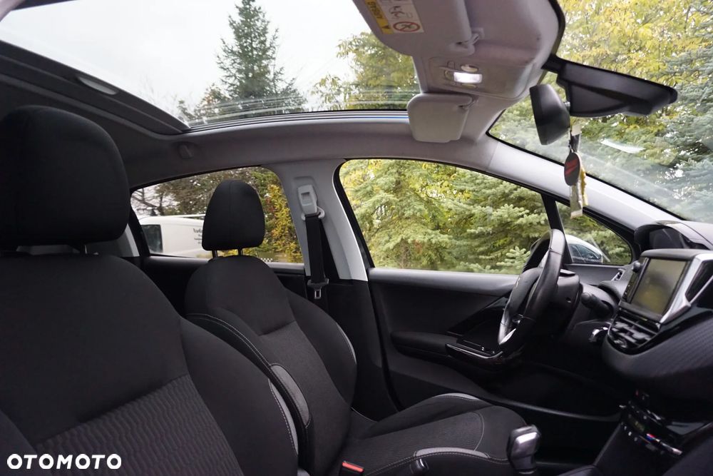 Peugeot 208 - 24