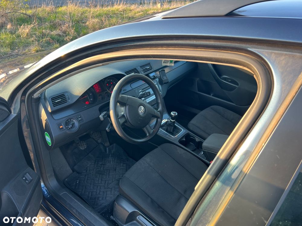 Volkswagen Passat 1.9 TDI Individual - 8