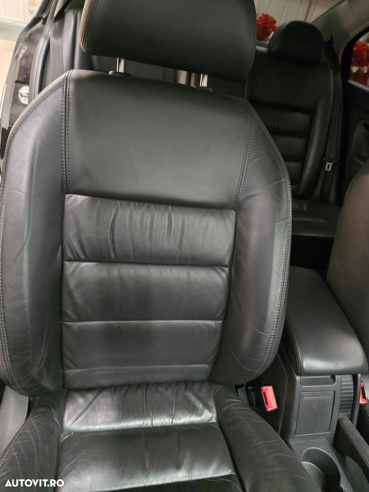 Skoda Superb 2.0 TDI DPF Elegance - 25
