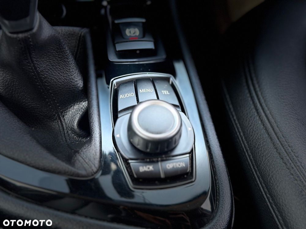BMW Seria 2 218d - 16