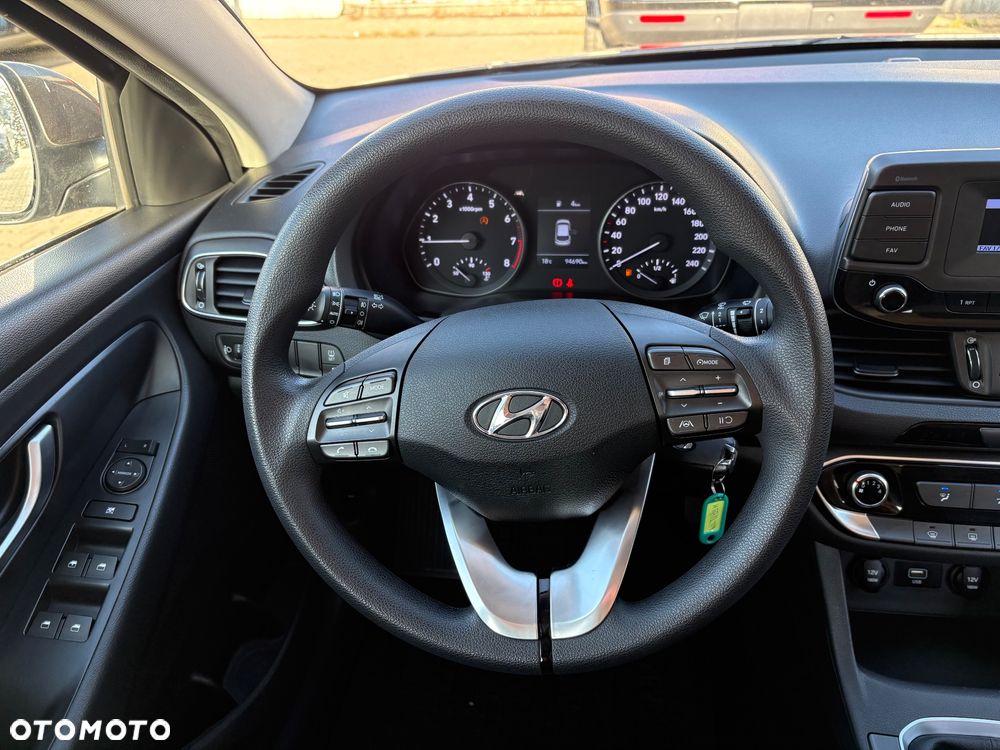 Hyundai i30 1.5 DPI Classic + - 13