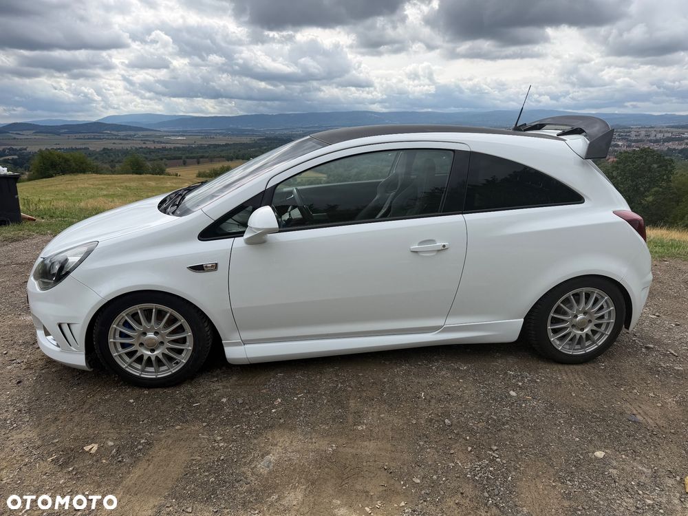 Opel Corsa 1.6 Turbo OPC - 2