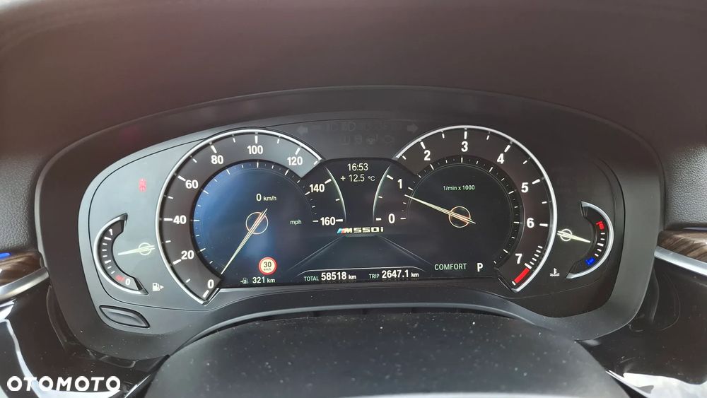 BMW Seria 5 M550i xDrive - 23