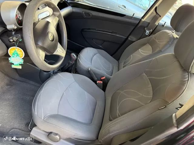 Chevrolet Spark 1.0 L - 16
