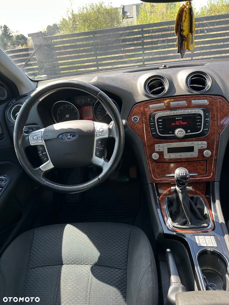 Ford Mondeo 2.0 Ghia X - 12