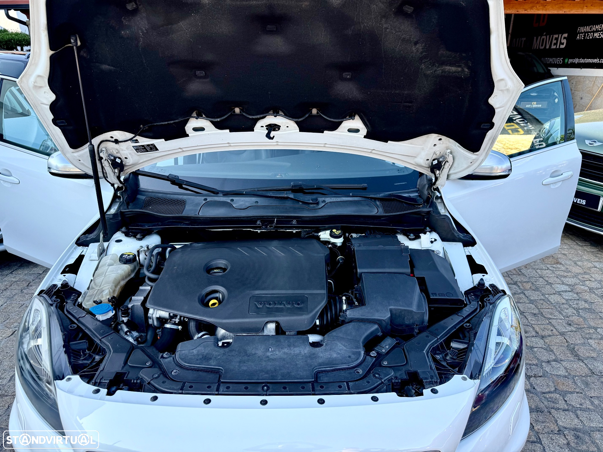 Volvo V40 1.6 D2 R-Design - 29