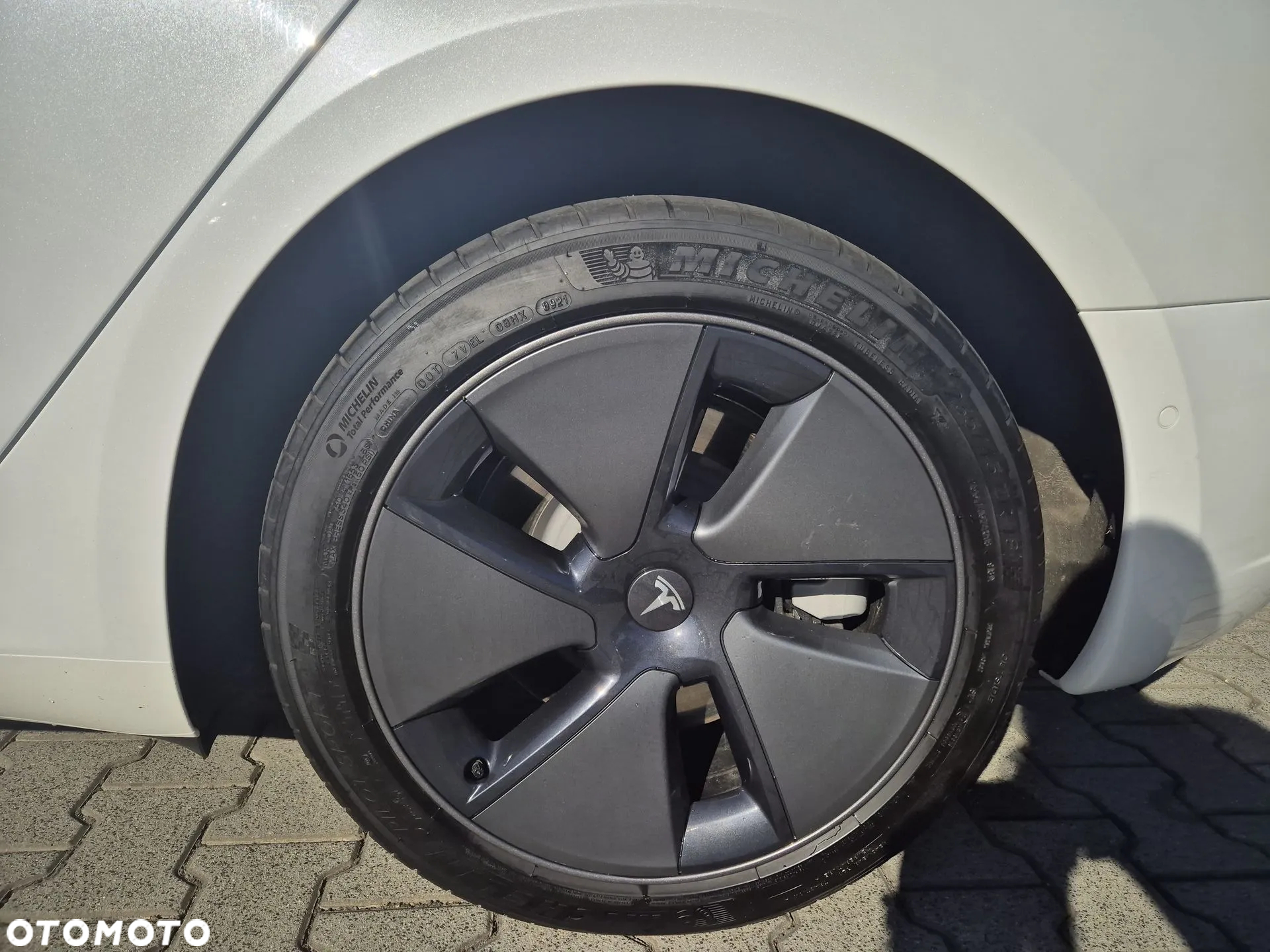 Tesla Model 3 RWD - 16