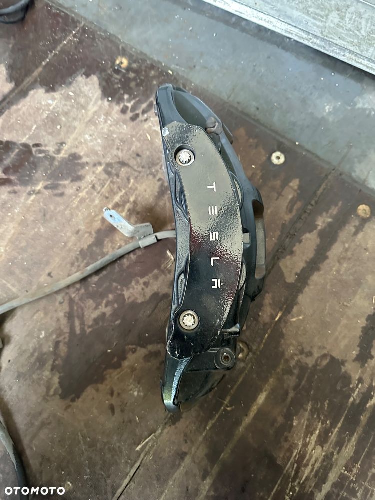 1420621-00-B ZACISK LEWY TESLA MODEL S/X PLAID PALLADIUM.