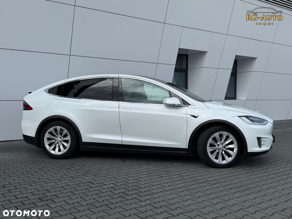Tesla Model X - 9